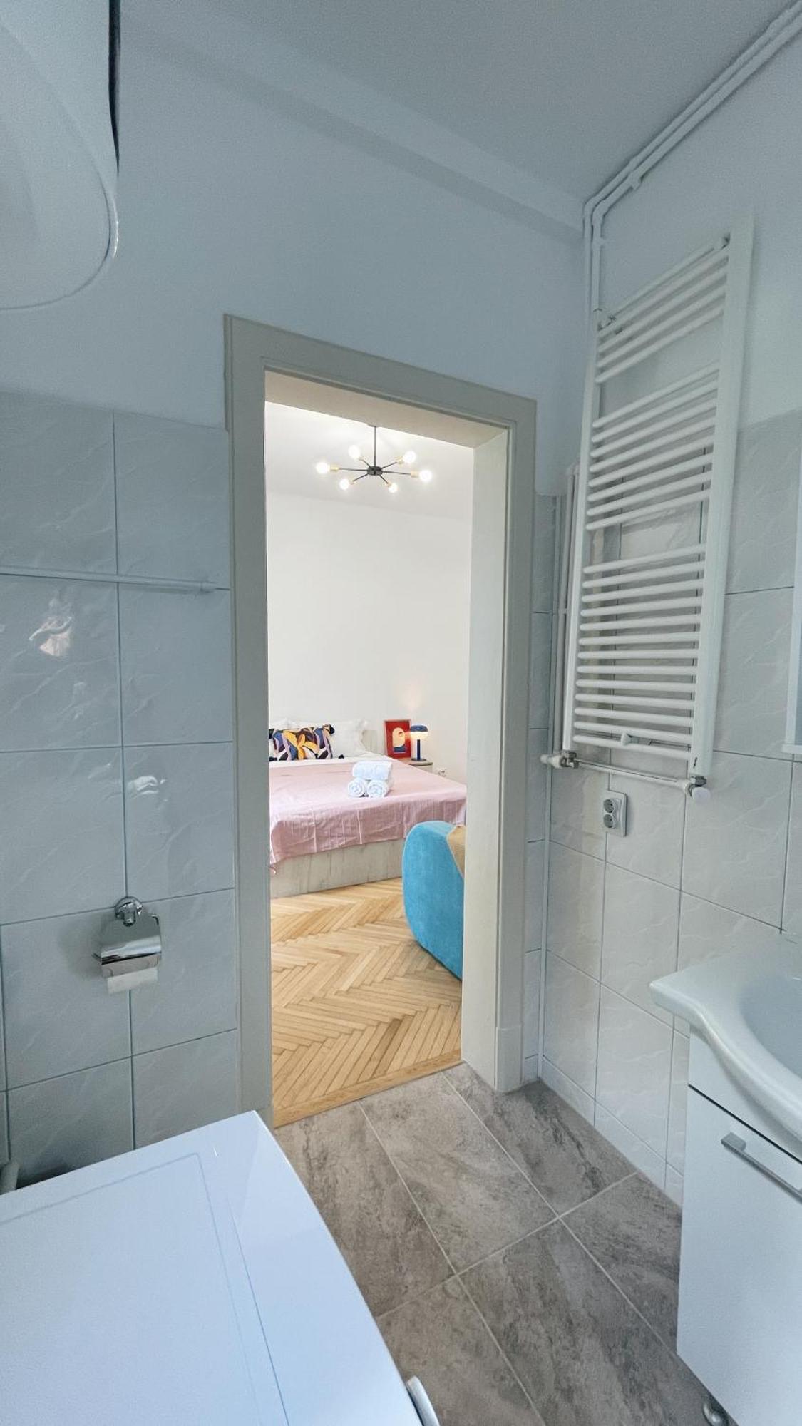 Pinkfluid - Charming Studio In Prime Location Boekarest Buitenkant foto