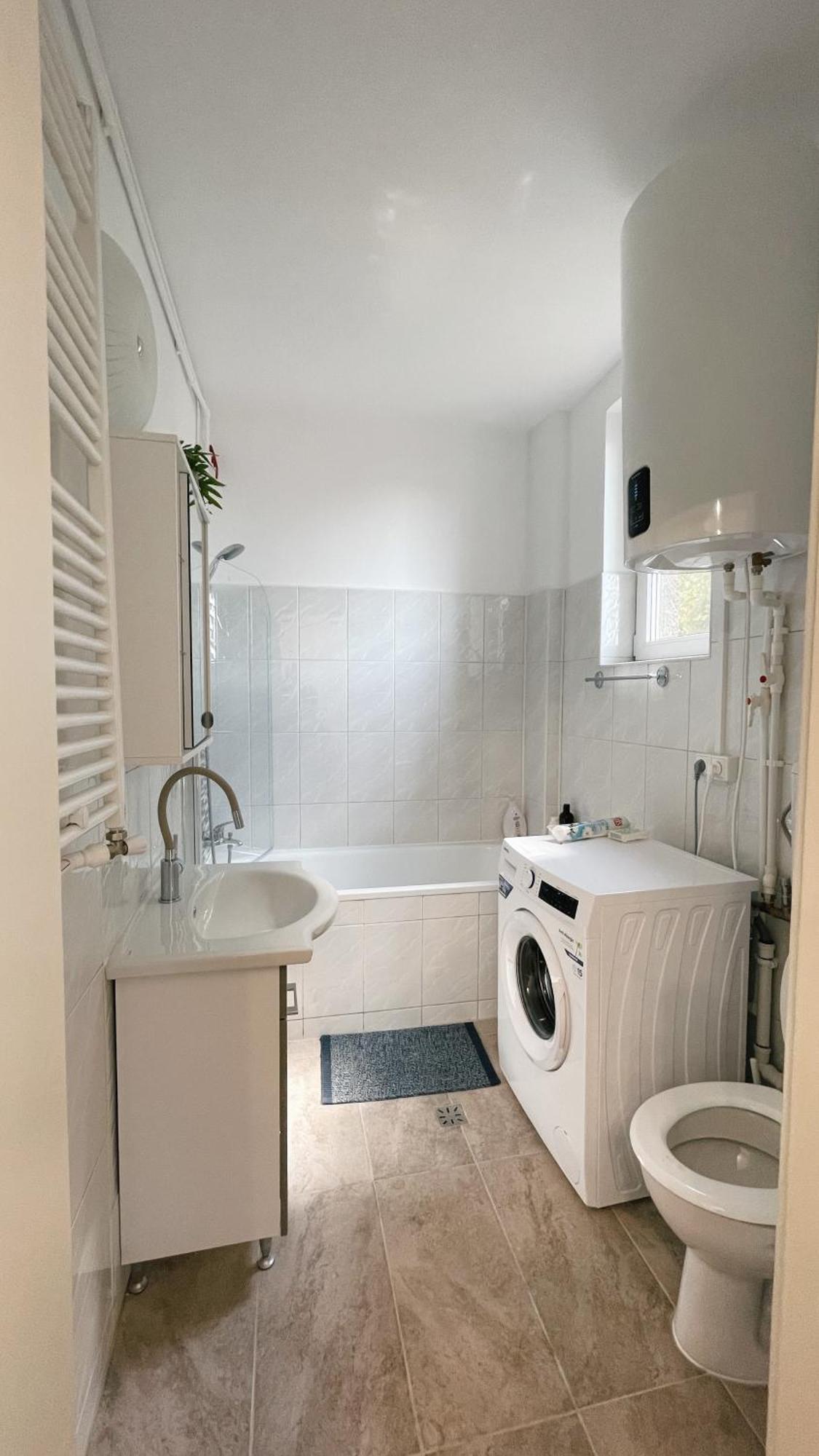Pinkfluid - Charming Studio In Prime Location Boekarest Buitenkant foto